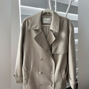 Aritzia Babaton Tabloid Trench Coat in Matte Pearl (size M)